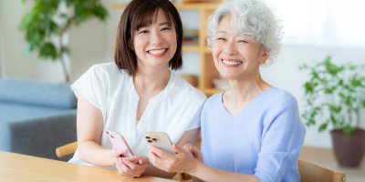 写真：お年寄りでもお乗り換えが簡単なイメージ
